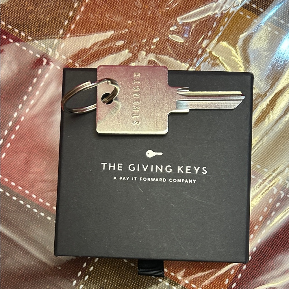 The Giving Keys Silver 'STRENGTH' Keychain